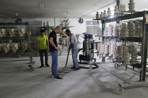 工廠如何利用金屬粉塵吸塵器治理粉塵污染并加強餐飲管理